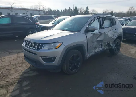 2018 Jeep Compass Latitude 4X4 from USA, damaged, VIN 3C4NJDBB2JT349366